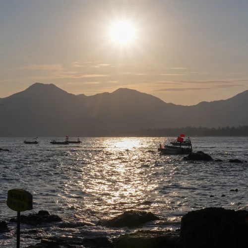 夕阳下的渔舟唱晚